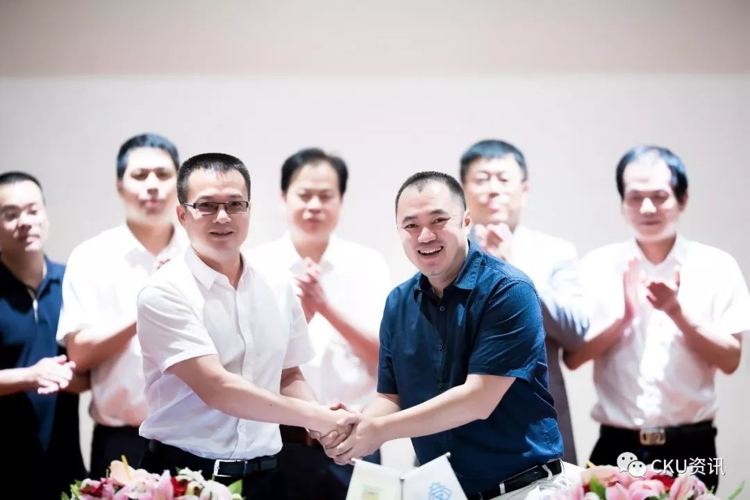 宠物产业供应链金融项目签约仪式顺利举行 | 温州平阳县人民政府&宠爱堡深入再合作-7.jpeg