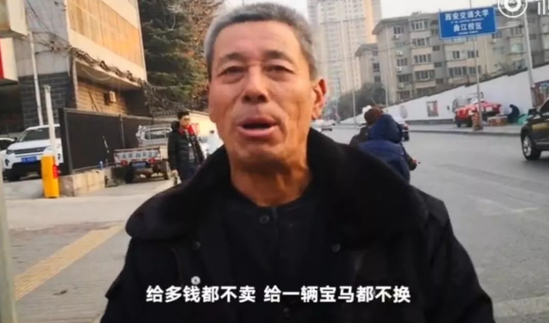 男子训练狗狗拉人，称一辆宝马都不换，网友：您可省省吧......-3.jpeg