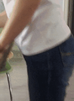 狗狗因为睡觉太死，成果被...-8.gif