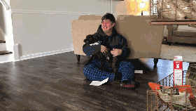 老妈允许养狗后，爸爸竟然哭了：我委屈巴巴乞求了四年...-15.gif