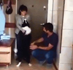 一把屎一把尿的把狗狗拉扯大，我容易嘛！-11.gif