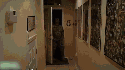7岁女孩不幸患上癌症，40只警犬前去排着队为她打气！-10.gif