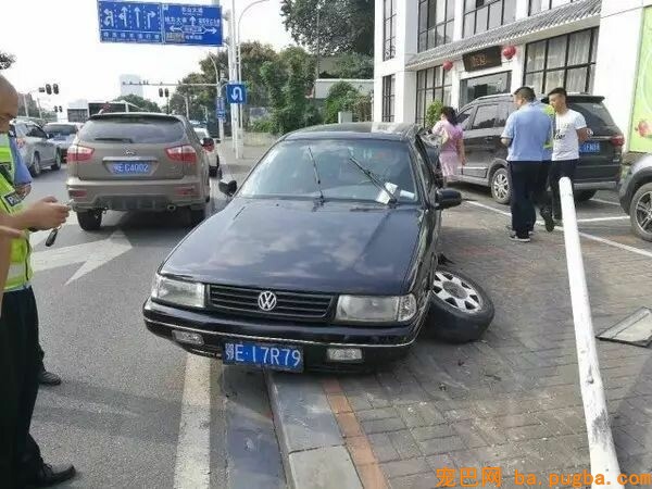 偷狗贼被村民抓到后暴打并当众游街，网友：处置方式非常人道！-8.jpeg