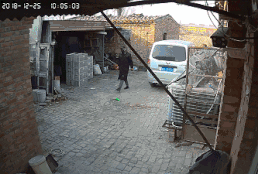 偷狗贼被村民抓到后暴打并当众游街，网友：处置方式非常人道！-17.gif