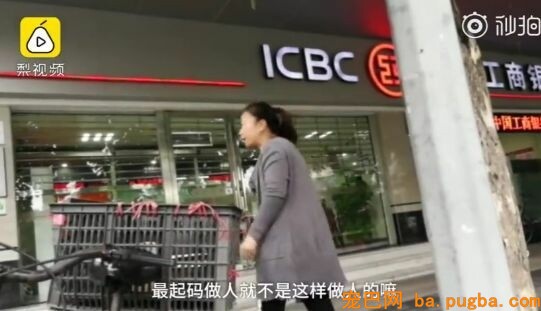 十年老狗瘫痪，主人便宜小推车助它奔跑，主人：轮到我赐顾帮衬它了…-14.jpeg
