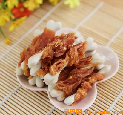 奶奶一家要吃饭，狗子竟然在旁边呲牙：不许动，都是我的！-8.jpg