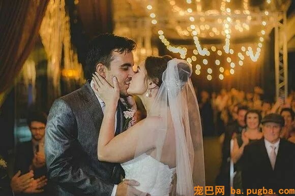 漂泊狗闯入他俩婚礼公然砸场子！这对夫妻竟然这么做…-7.jpeg