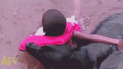 动物远比人类要仁慈许多，这些图片就能证明！-8.gif