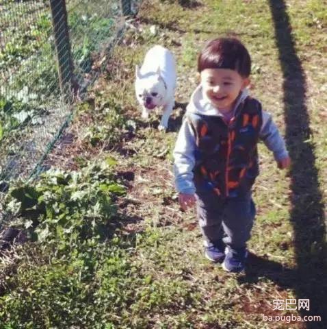 一位妈妈为宝宝和狗狗拍摄的温暖写真-2.jpeg