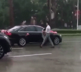 去接新娘的路上，新郎却突然告诉司机：快停车！-4.gif