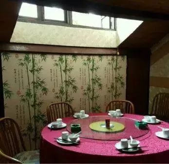 从火锅到法餐，魔都这10家餐厅喊你家狗子来吃饭了！-26.jpeg