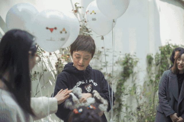 拍戏、带娃、养狗，孙俪是如何全都做好的？-18.gif