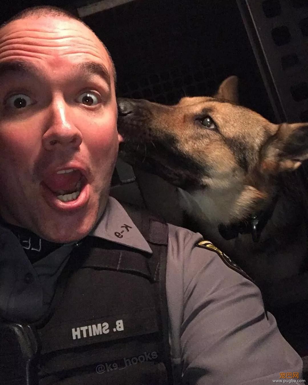 萌死了！缉毒犬看四周没人，赶紧向警员索要摸摸-30.jpg