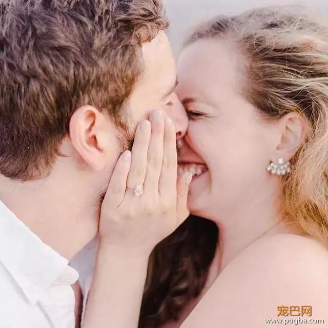 小伙带着16只狗狗向女友求婚，遇到这样的男人就嫁了吧！-12.jpg