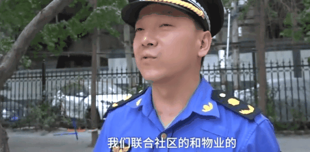 郑州某小区设置遛狗专区：这种操作真的666！-2.gif