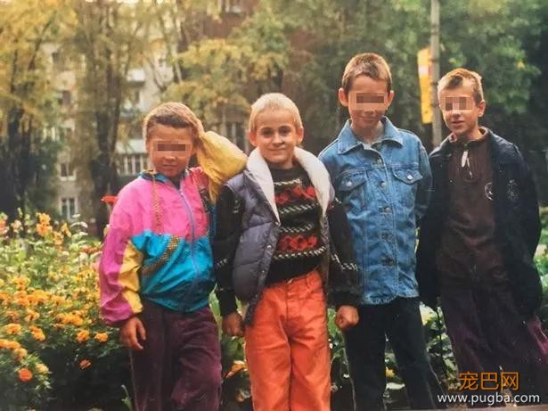 被亲生父母抛弃后，他被流浪狗抚养长大……-7.jpg