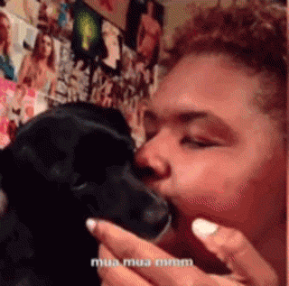 傲娇狗拒绝现场：我亲你可以，你亲我想都别想！-3.gif