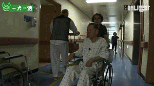 90岁老爷爷忘了每天见面的人，也没忘记他的狗-9.gif