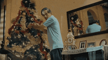 空巢老人在街头收养了一只流浪狗，后来原主人出现了……-13.gif