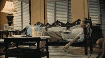 空巢老人在街头收养了一只流浪狗，后来原主人出现了……-10.gif