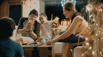 空巢老人在街头收养了一只流浪狗，后来原主人出现了……-22.gif