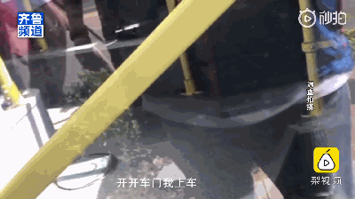 今天被《小Q》花絮虐哭：你愿意给导盲犬多一点包容吗？-5.gif
