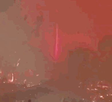 44人死！25万人大撤退！中国总领馆紧急通知！这里变成人间炼狱！有人疯狂逃窜，有人吓到趴下，还有人，向灾难冲去...-24.gif