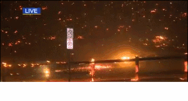 44人死！25万人大撤退！中国总领馆紧急通知！这里变成人间炼狱！有人疯狂逃窜，有人吓到趴下，还有人，向灾难冲去...-43.gif