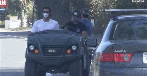 44人死！25万人大撤退！中国总领馆紧急通知！这里变成人间炼狱！有人疯狂逃窜，有人吓到趴下，还有人，向灾难冲去...-98.gif